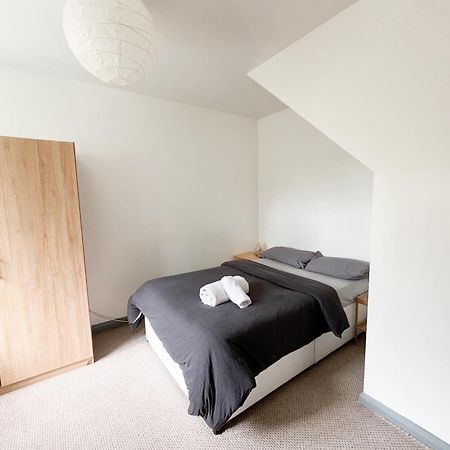 Well-Equipped 4 Bedroom House Close To City Centre Leeds  Luaran gambar
