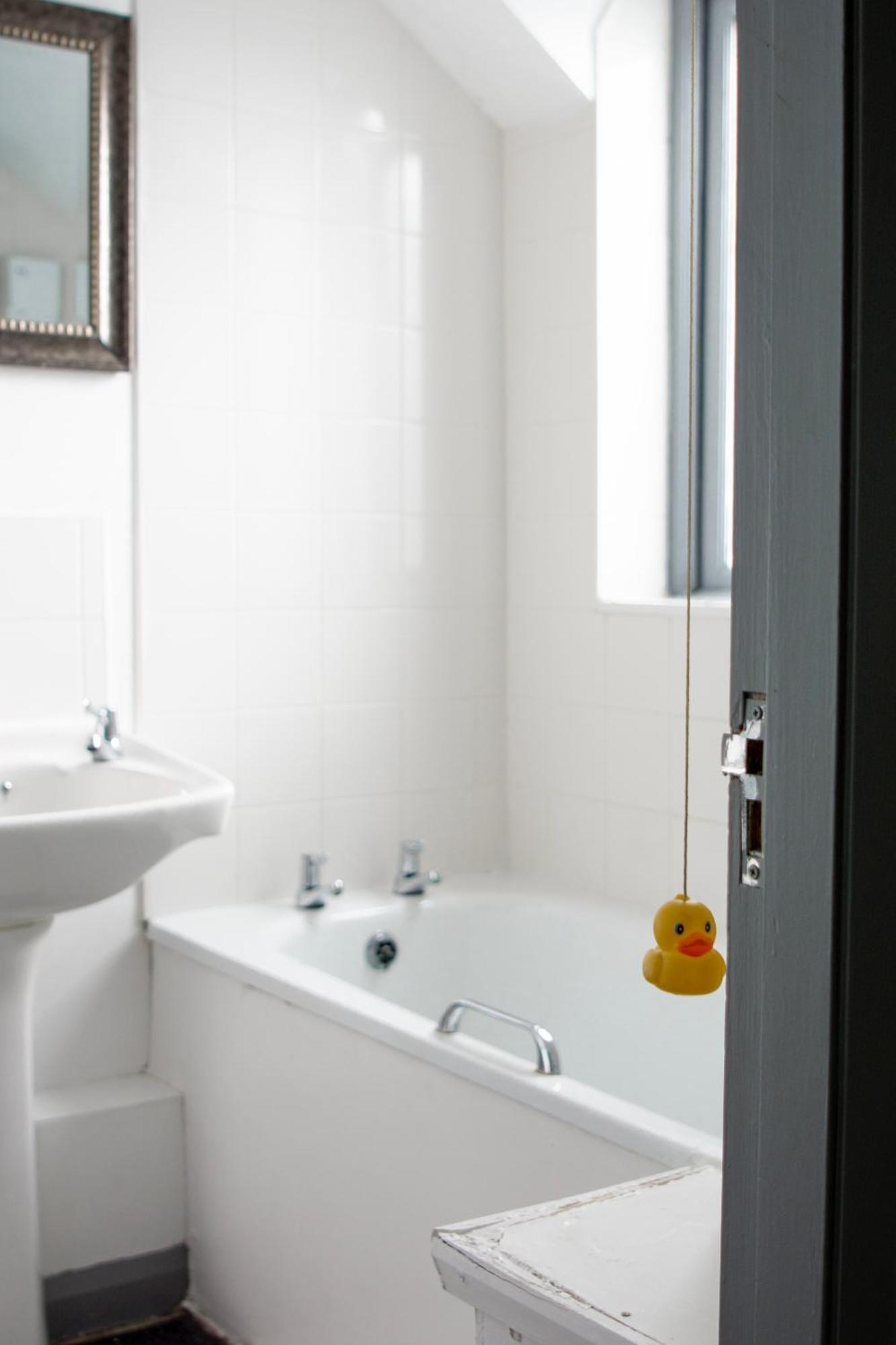 Well-Equipped 4 Bedroom House Close To City Centre Leeds  Luaran gambar